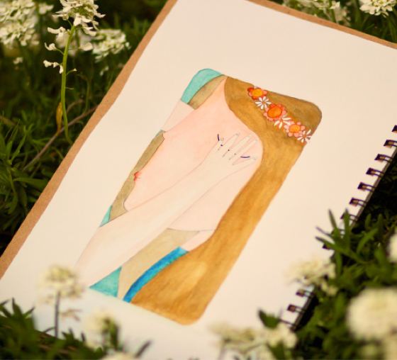 Carnet de croquis posé dans l'herbe